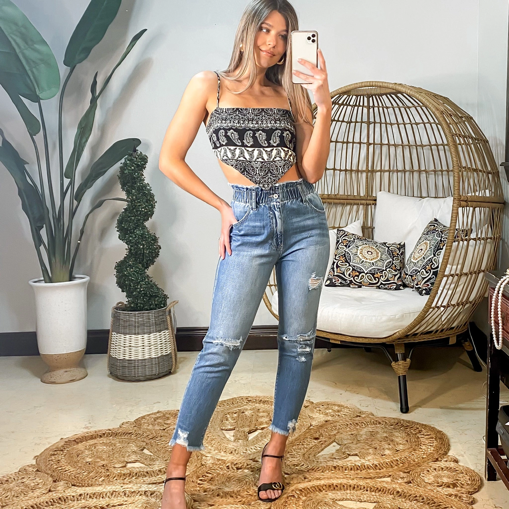 Zoe Jeans: Effortless Style, Unbeatable Comfort. Your New Denim Obsession.