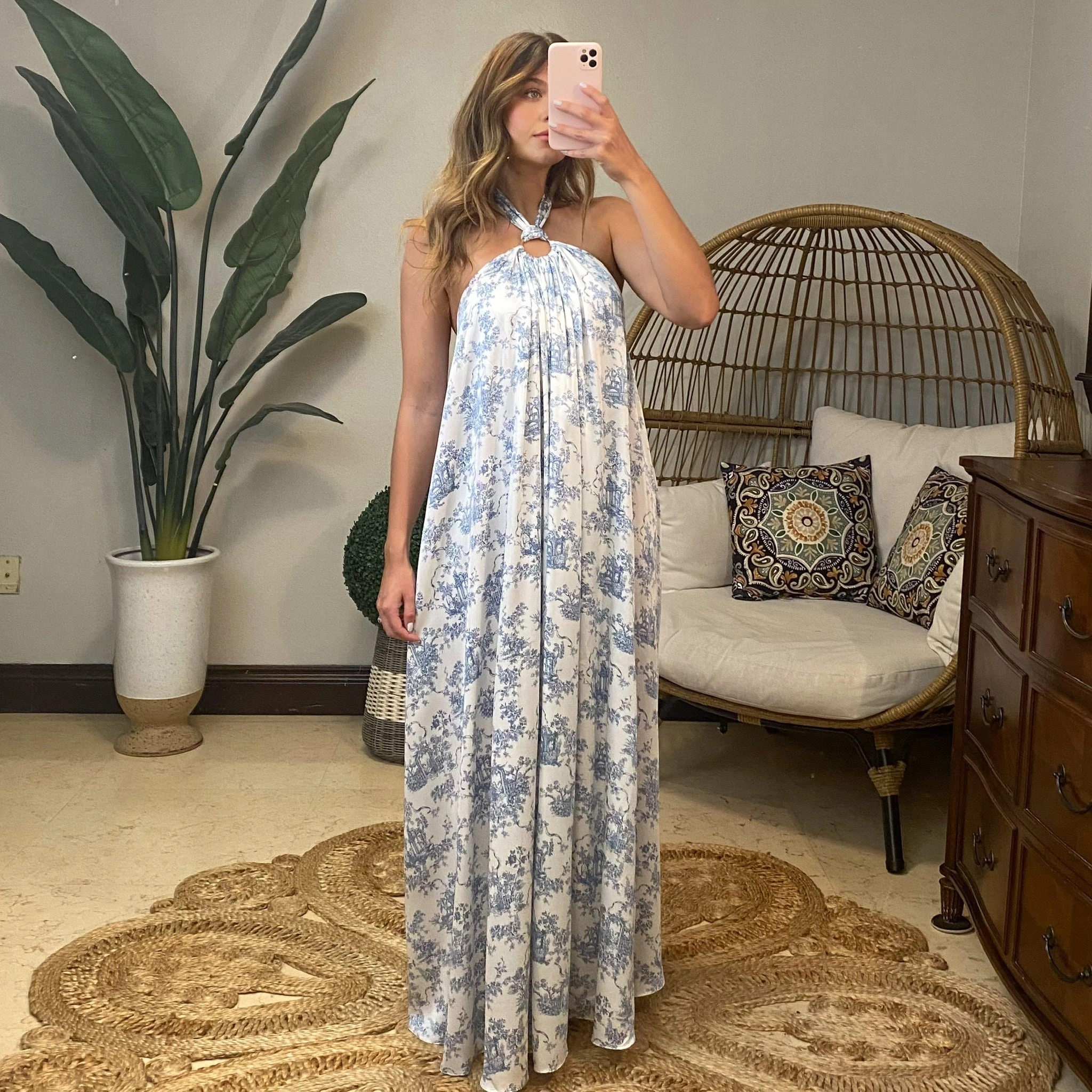 Yuri's Whisper Dress: Unleash Your Inner Radiance with This Stunning Gown!